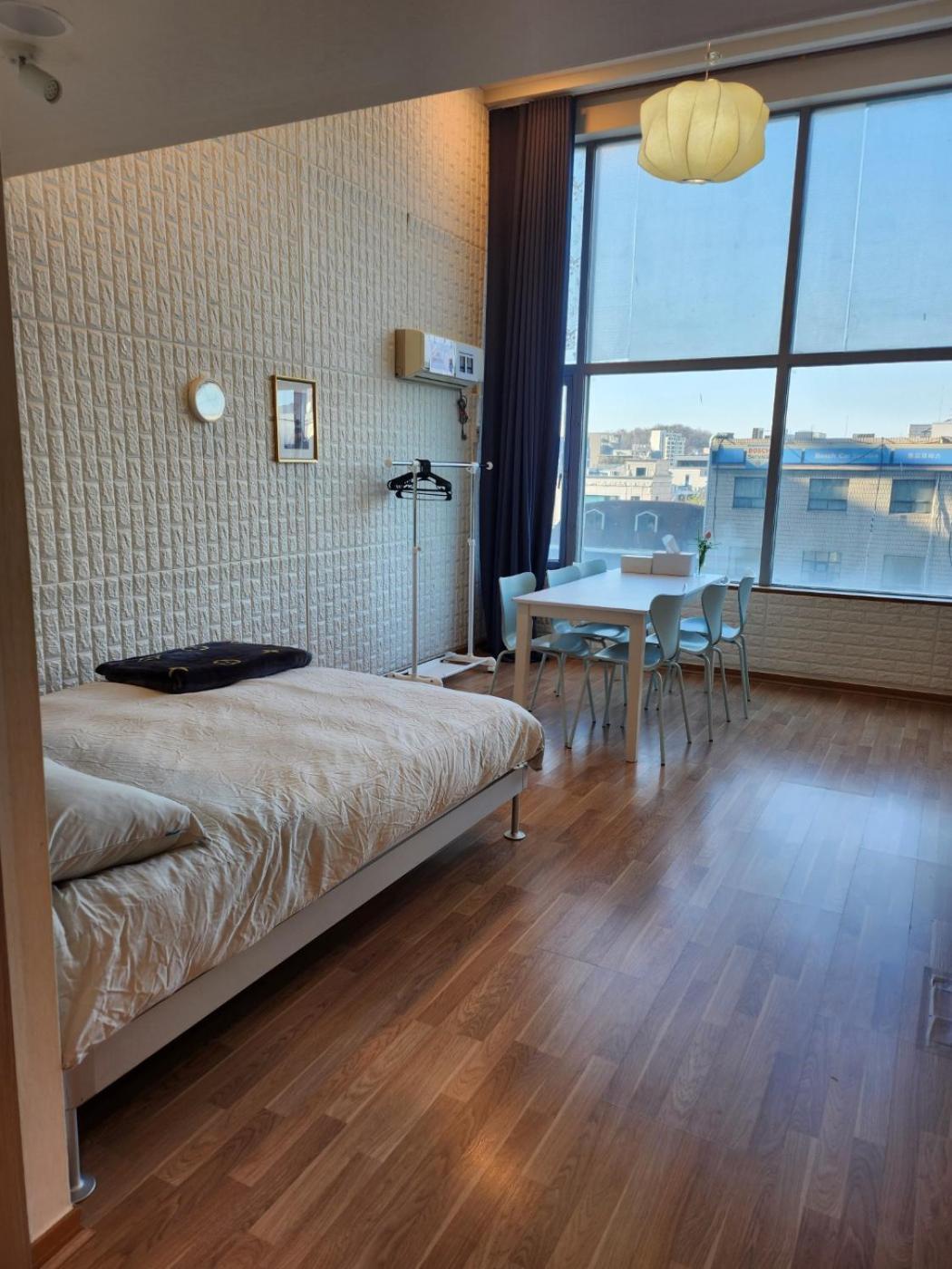 Hongdae Residence-5 1Min From Hongik Uni Station Exit #1 Сеул Экстерьер фото